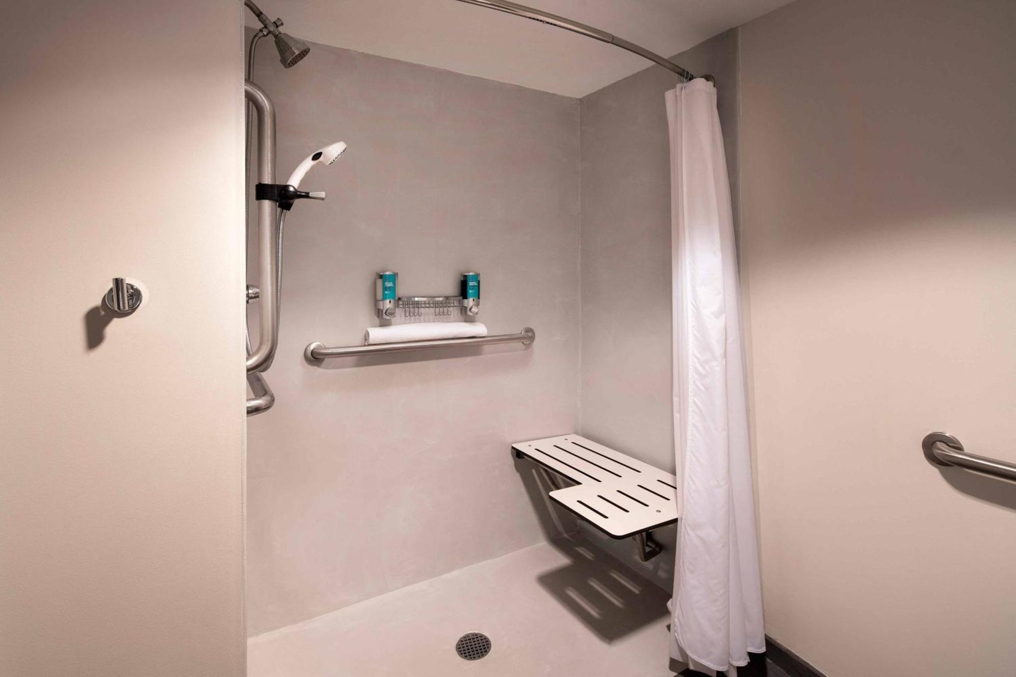 Aloft Hotel 3*