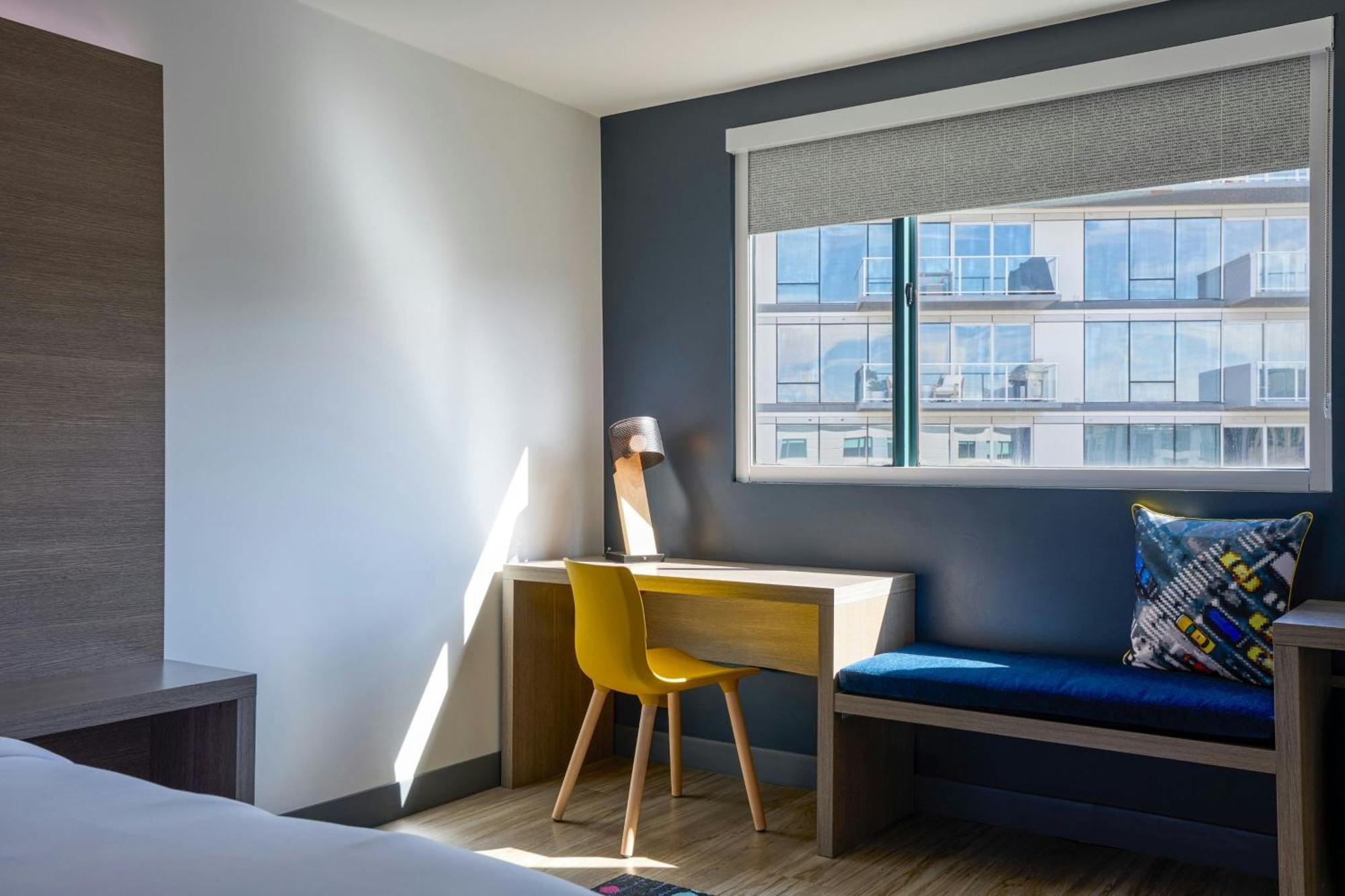 Aloft Hotel 3*