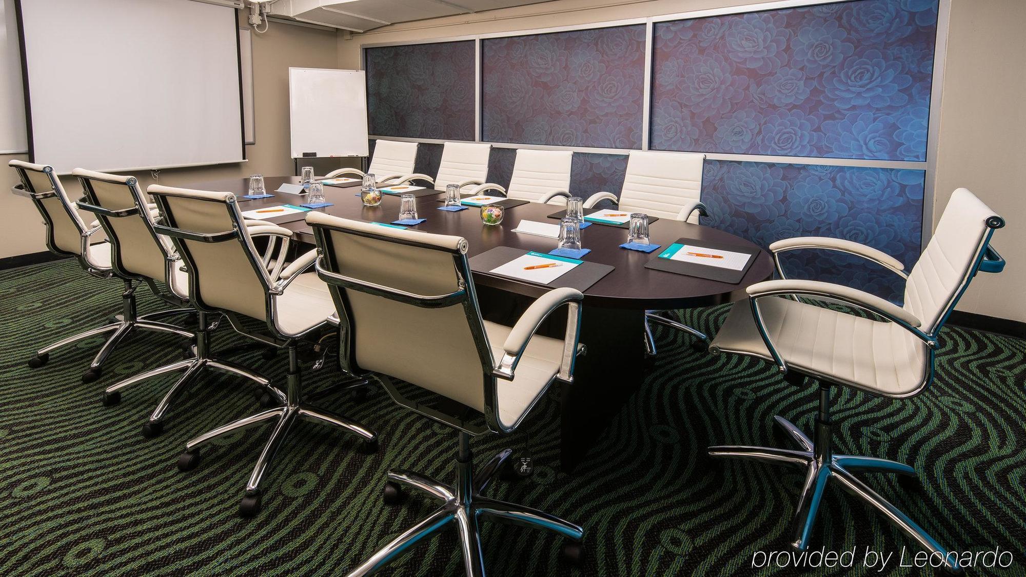 Aloft Hotel 3*